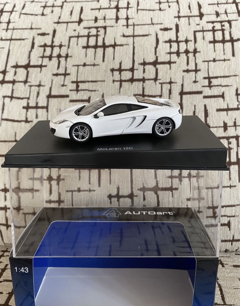 McLAREN 12C machetă auto scara 1:43 alb si gri