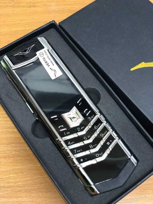 Vertu Signature луксозен телефон