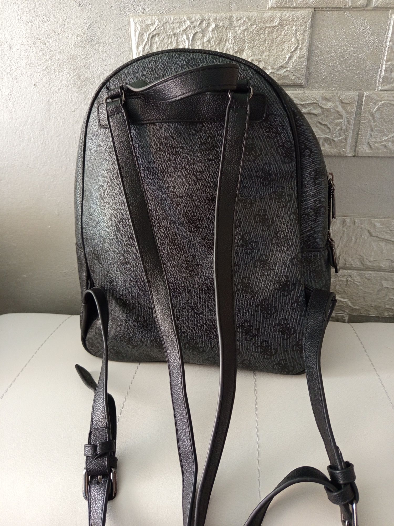 Оригинална раница Guess