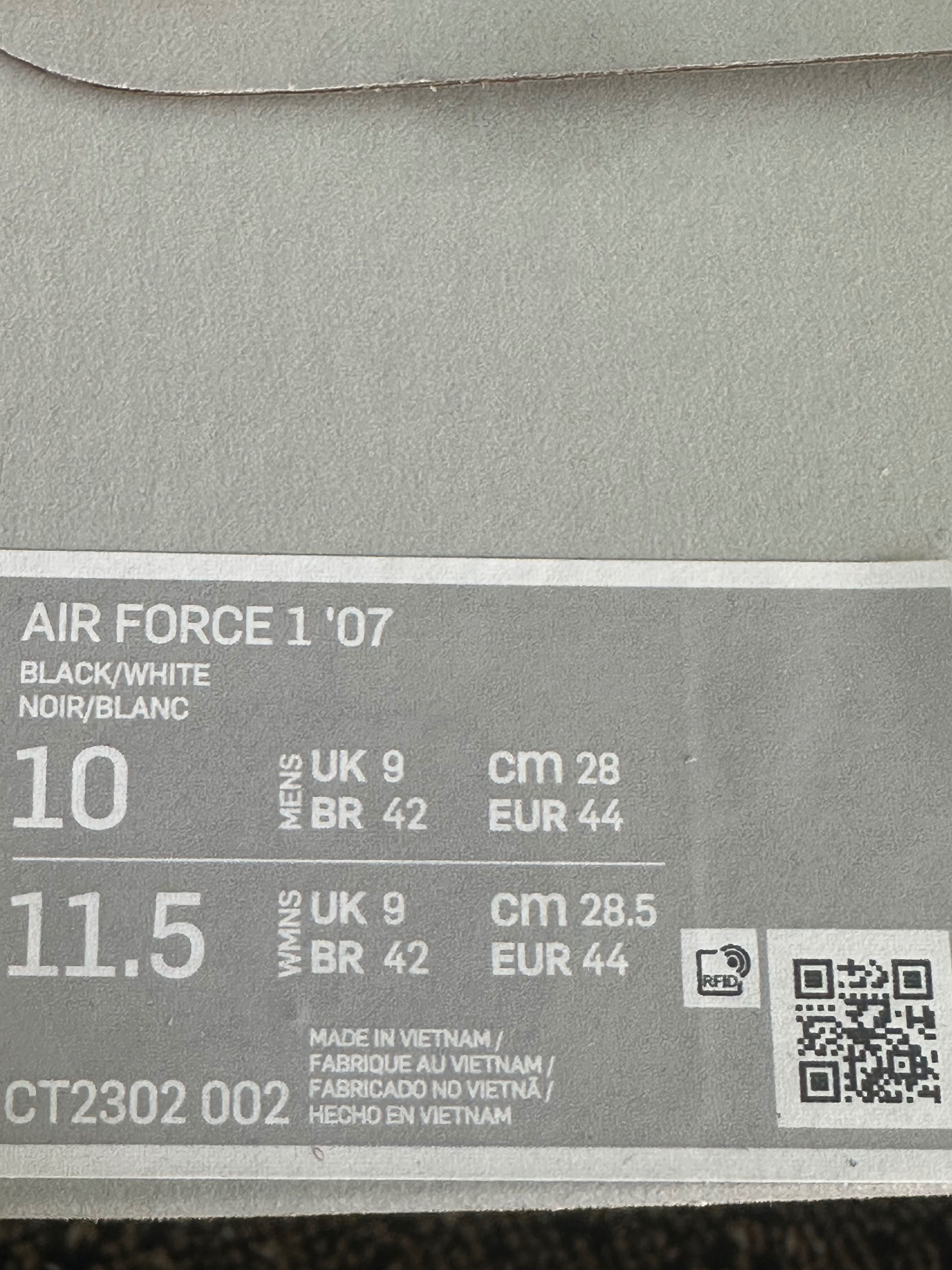 Оригинални мъжки AIR FORCE 1 ‘07 Black/White  150 лв.