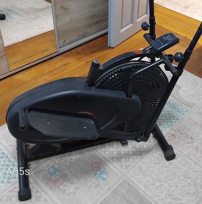 Bicicletă eliptică
