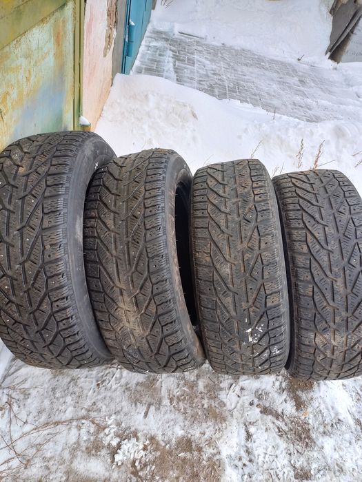 Продам зимнии шины Tigar 235x60 r18