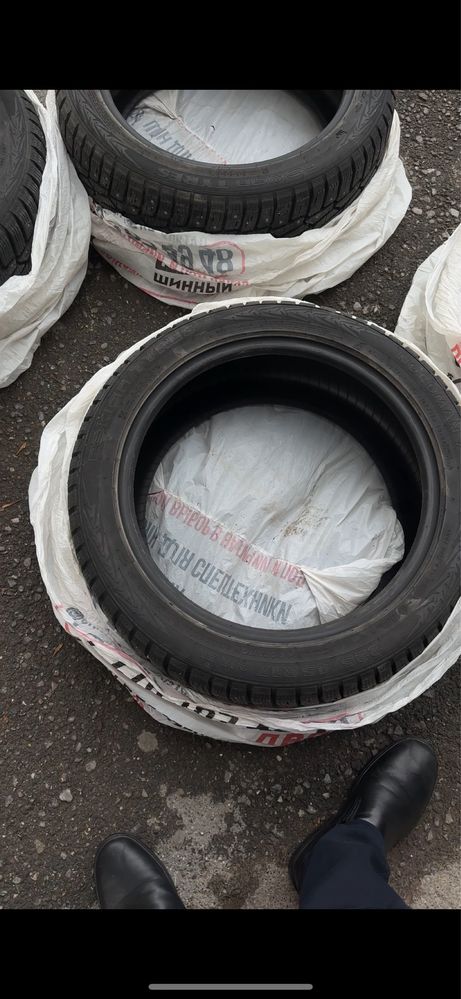 Продам шины 225/45/17 зимние Nokian