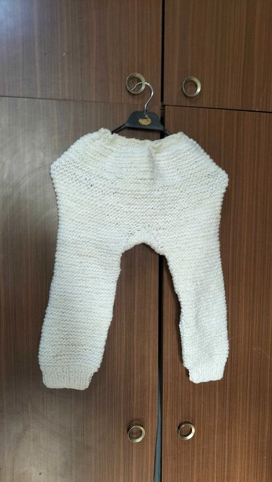 Продам костюмчик вязанный новый.