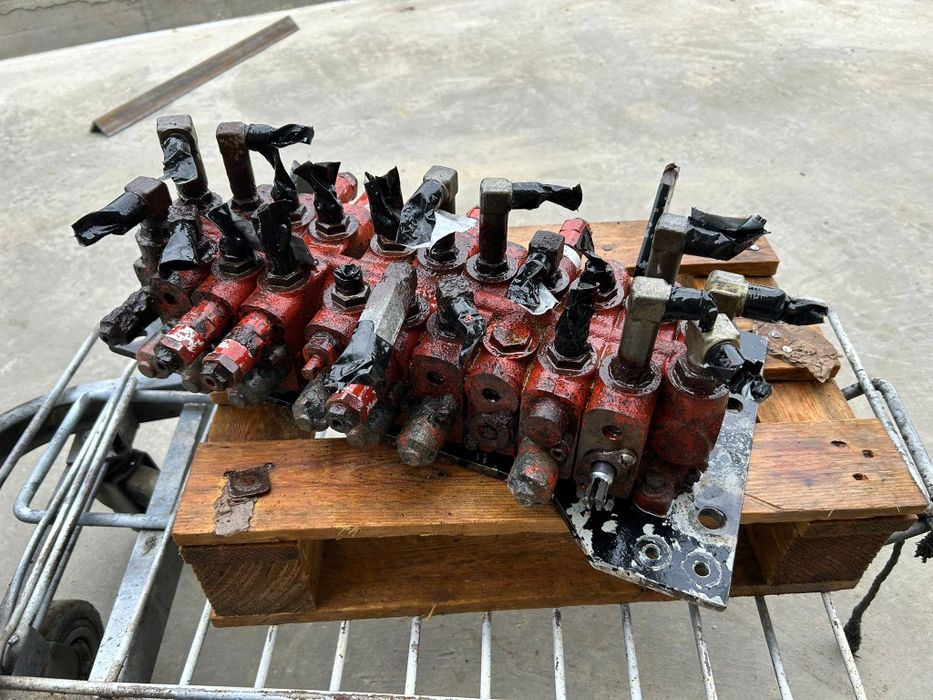 Distribuitor hidraulyc Mini excavator .