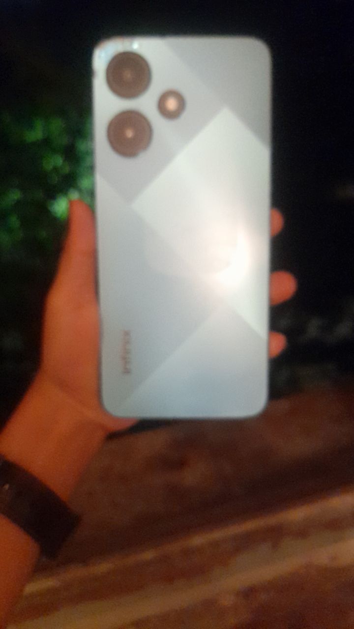 Infinix hot 30 i joyi 128gb aybi yoʻq yoni azgina qirilga karobkasi bo