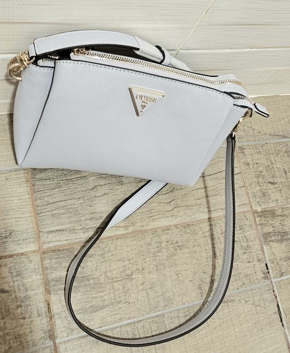 Дамска оригинална чанта GUESS.170лв.Нова