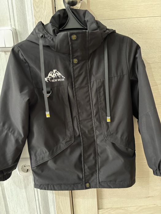 Куртка на мальчика в идеальном состояние