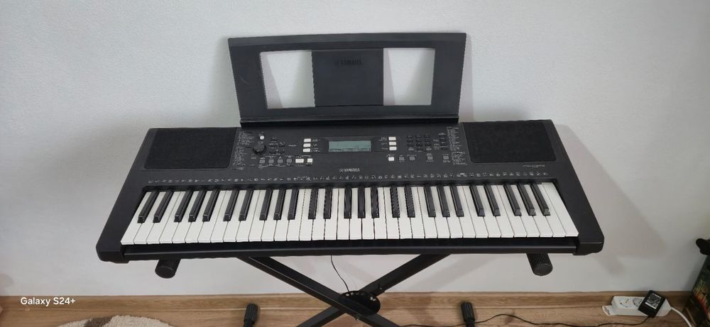 Orga Yamaha E373