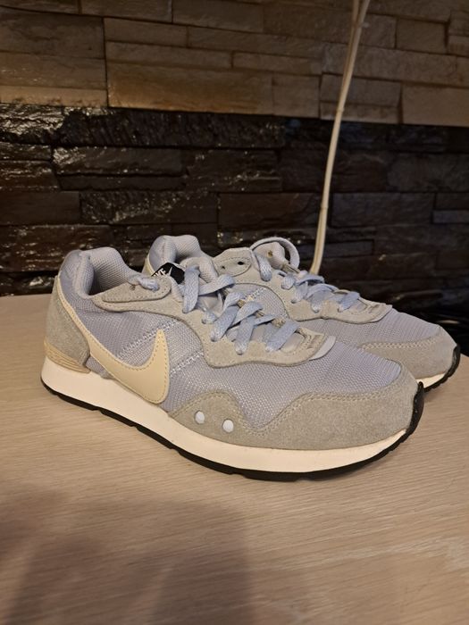 Adidasi Nike mărime 38