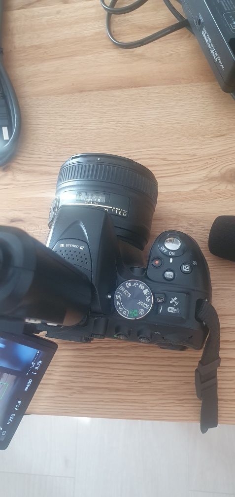 Nikon d5300 cu multe accesorii si un 50 f1.8 af-s