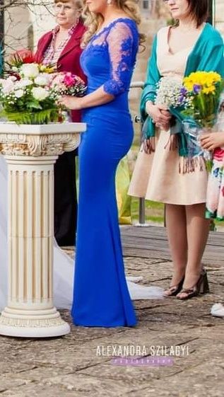 Vând rochie cu dantela