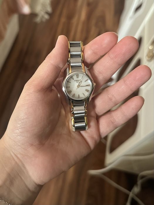 Часы tissot продам дешева