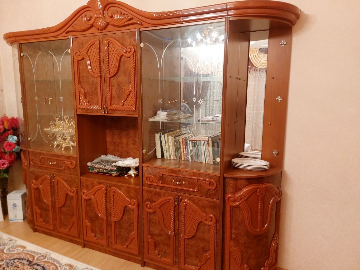 Мебель горка для зал