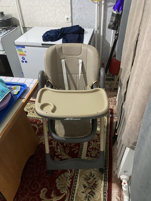 Стол для кормление
