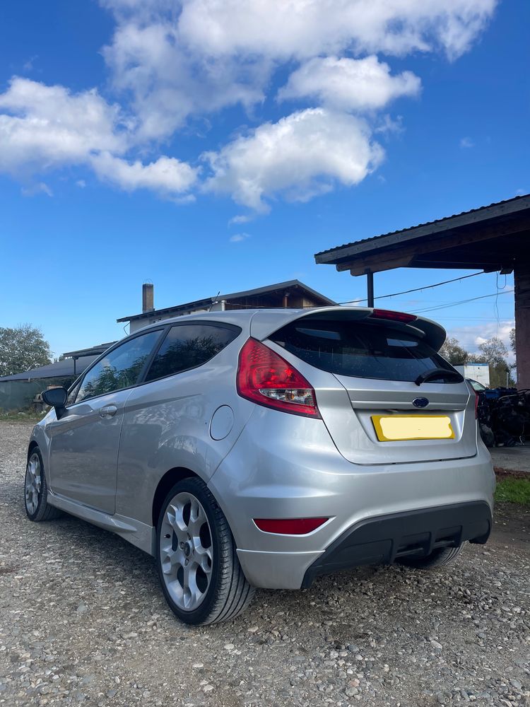 Dezmembrez Ford fiesta 6