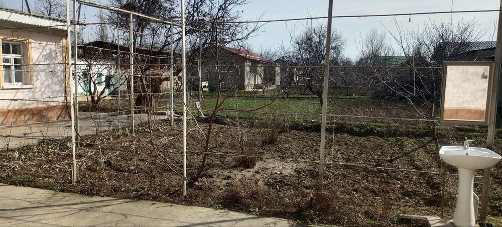 Ховли сотилади 15 сотих янгибозорда юқори чирчиқда