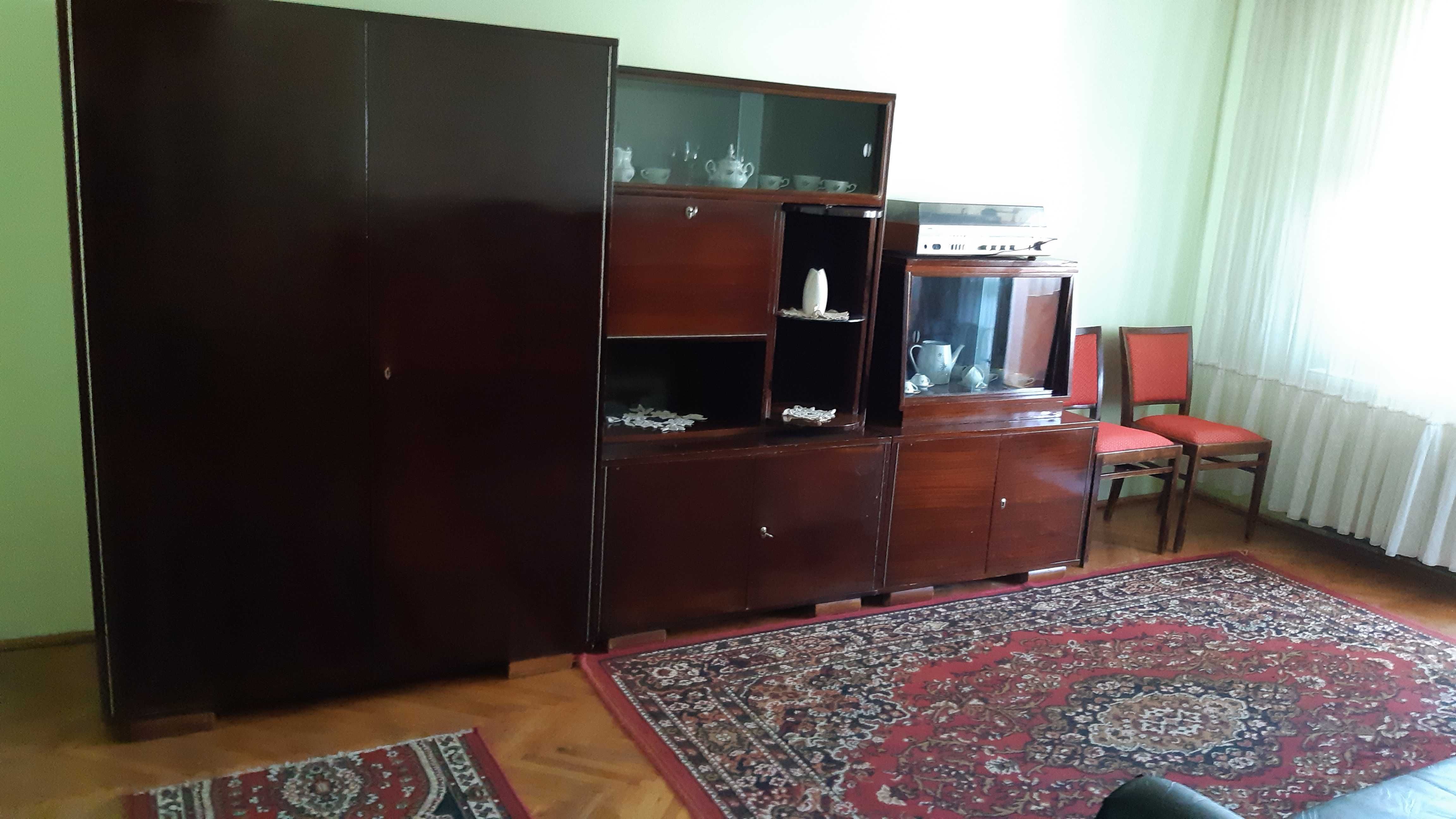 Închiriez în Reghin apartament cu 2 camere,confort I