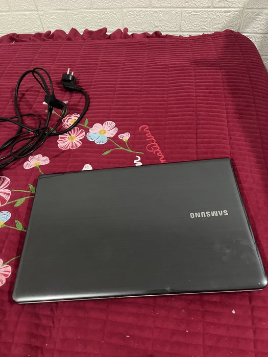 Ноутбук samsung.