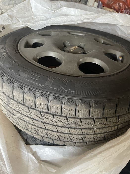 Продам комплект шин с дисками на ауди