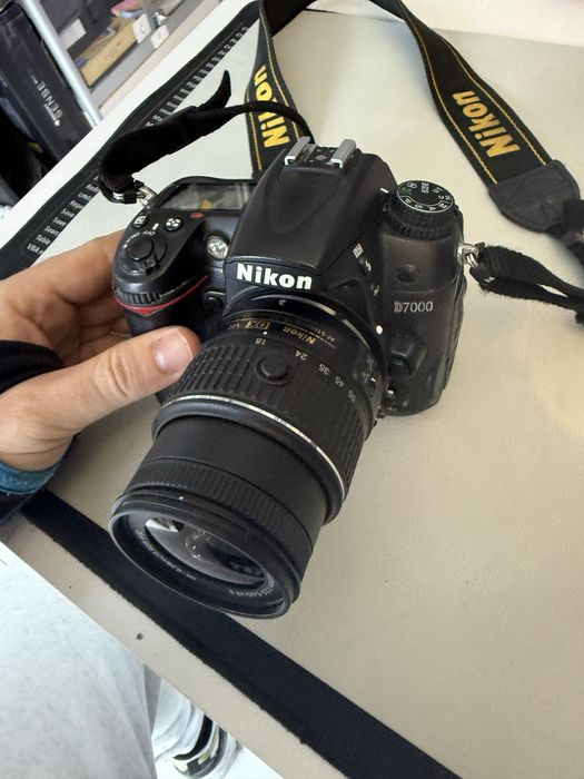 Nikon D7000 cu obiectiv 18-55 și încărcător original, stare bună