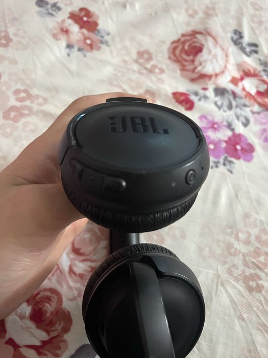 Casti JBL Tune functionale