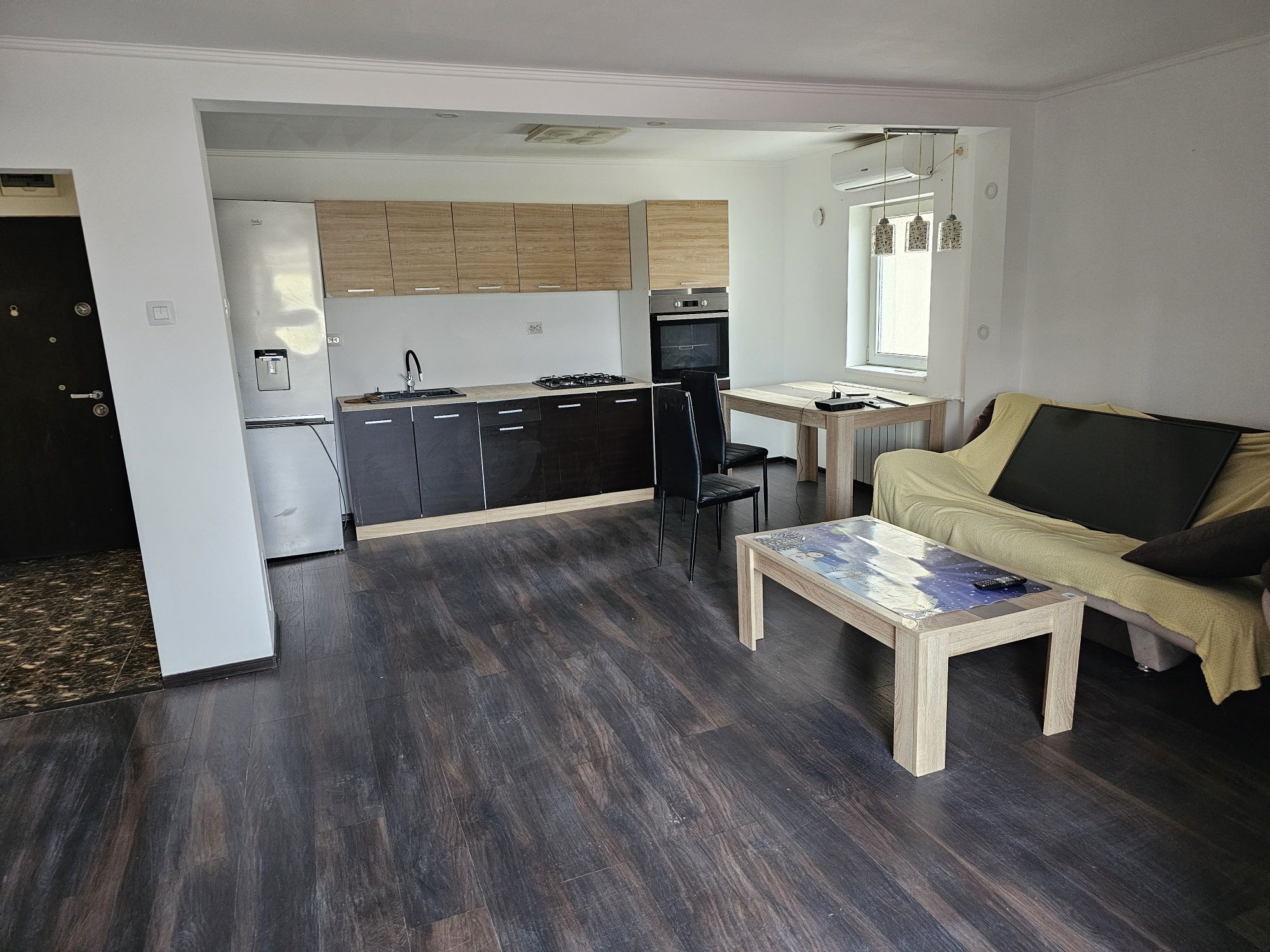 Apartament 3 camere,etaj2 pe strada 9 Mai,Trust pe platou!De vanzare ,