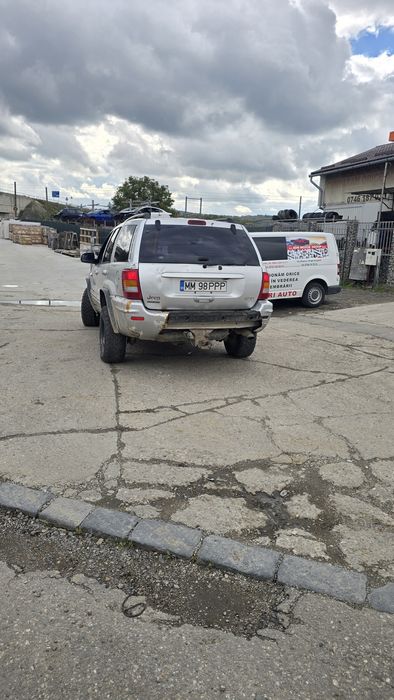 Vand sau schimb jeep grand cherokee 2.7