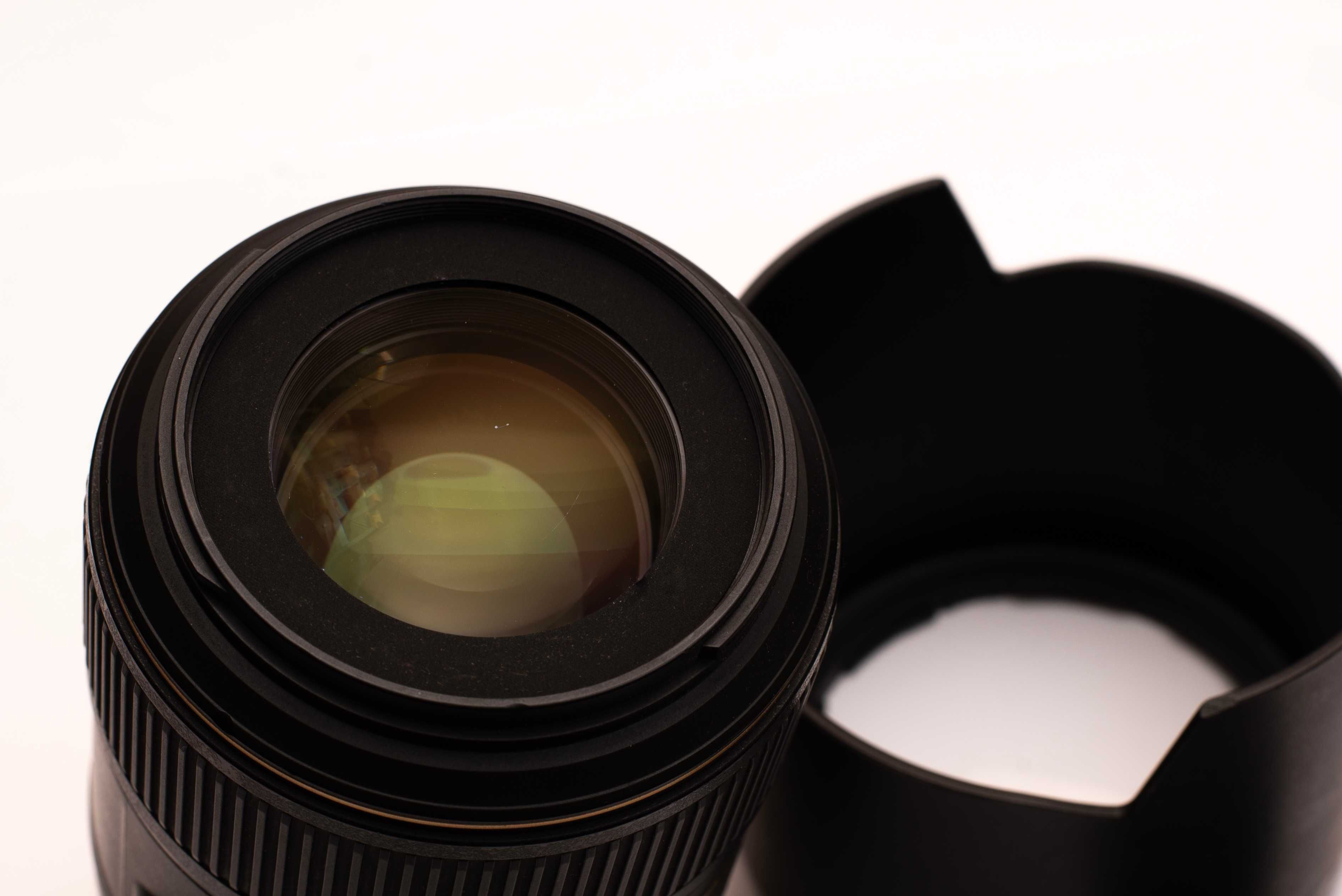 Nikkor Micro-Nikkor 105mm f/2.8 AF-S VR