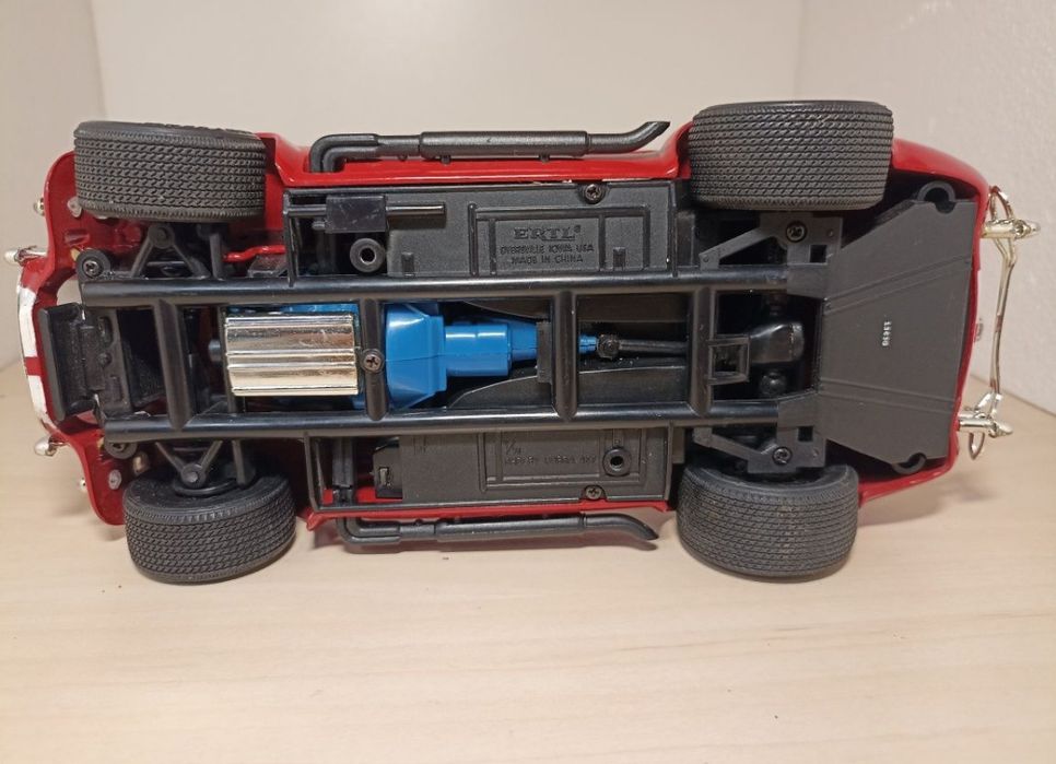 Shelby Cobra 118
Scara 1:18
Produs ERTL

Material metal+plastic

Pozel