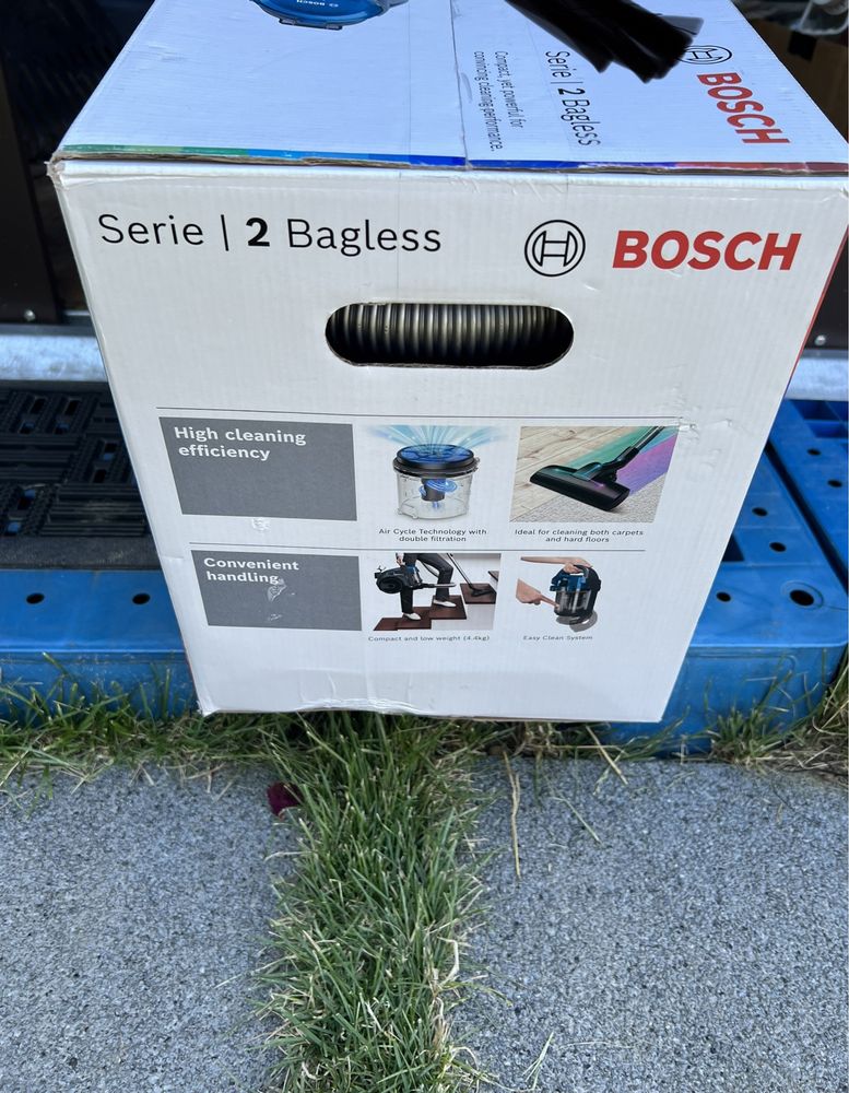 Aspirator Bosch albastru