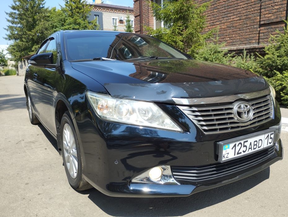 Продам машину Toyota camry.