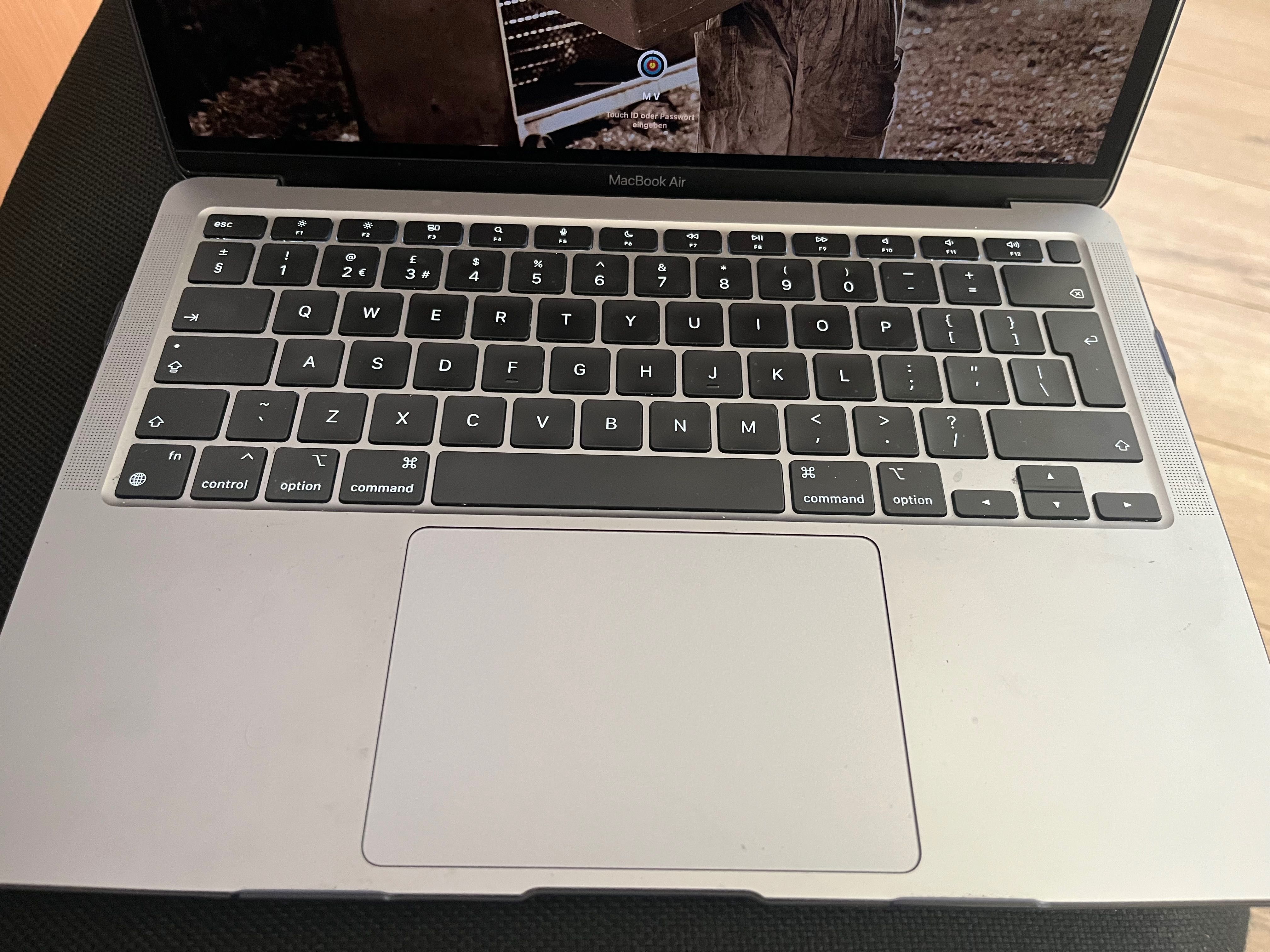 Apple MacBook Air 2020 M1 8/256 GB Bat 98%