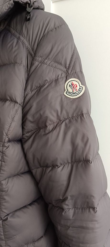 Geacă gri Moncler cu puf, stare impecabila, Marime S/XS, dama