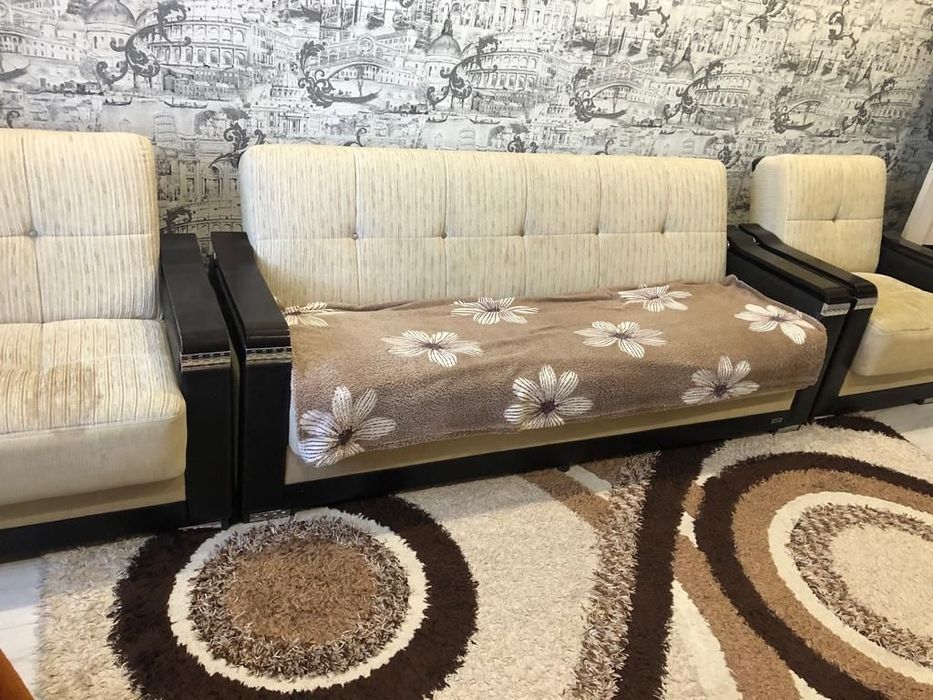 Продам диван для гостиной
