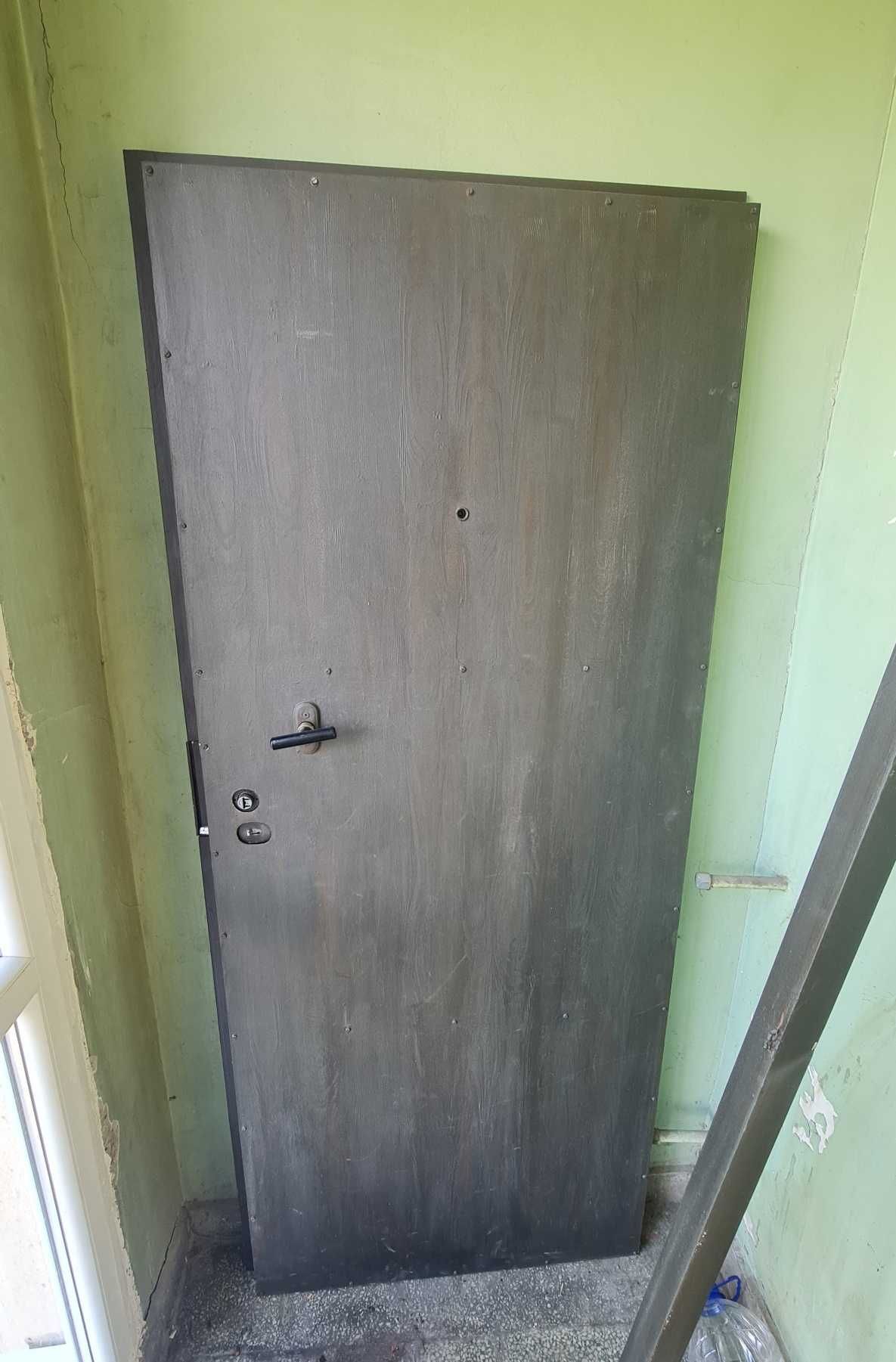 входна блиндирана врата