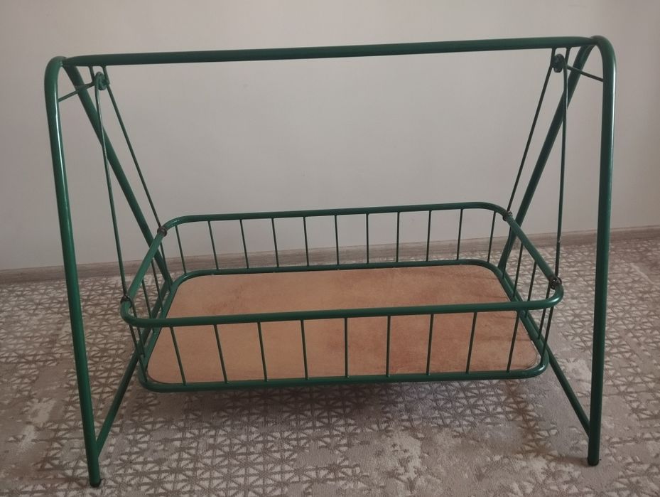 Bolalar va chaqaloqlar uchun temir belanchak