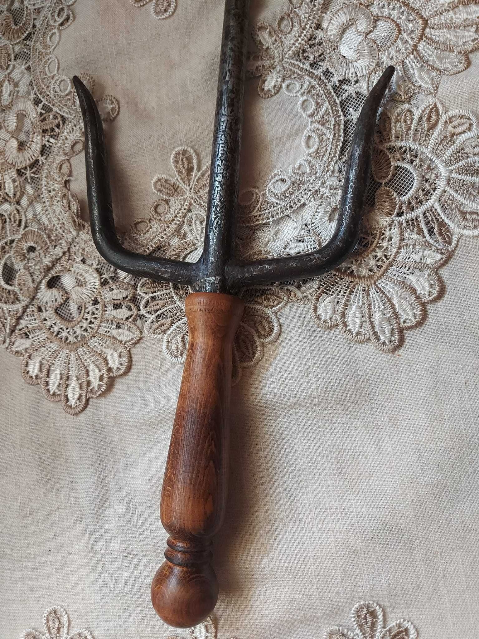 Arma vintage de lupta Sai