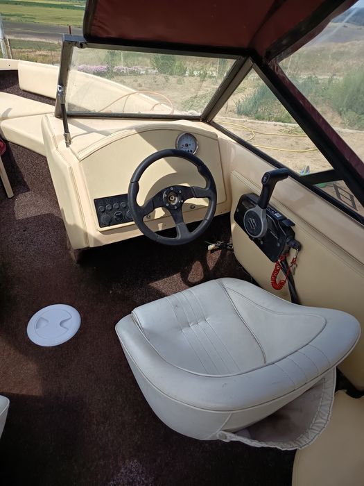 Vând barca Bayliner bowrider cu Suzuki 140 cp