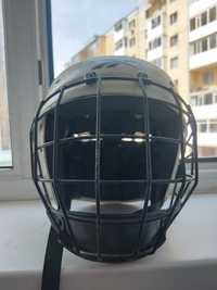 Продам детский хоккейный шлем Reebok