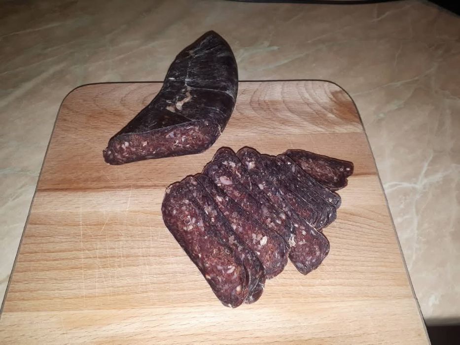 Домашна сланина и домашен телешки суджук