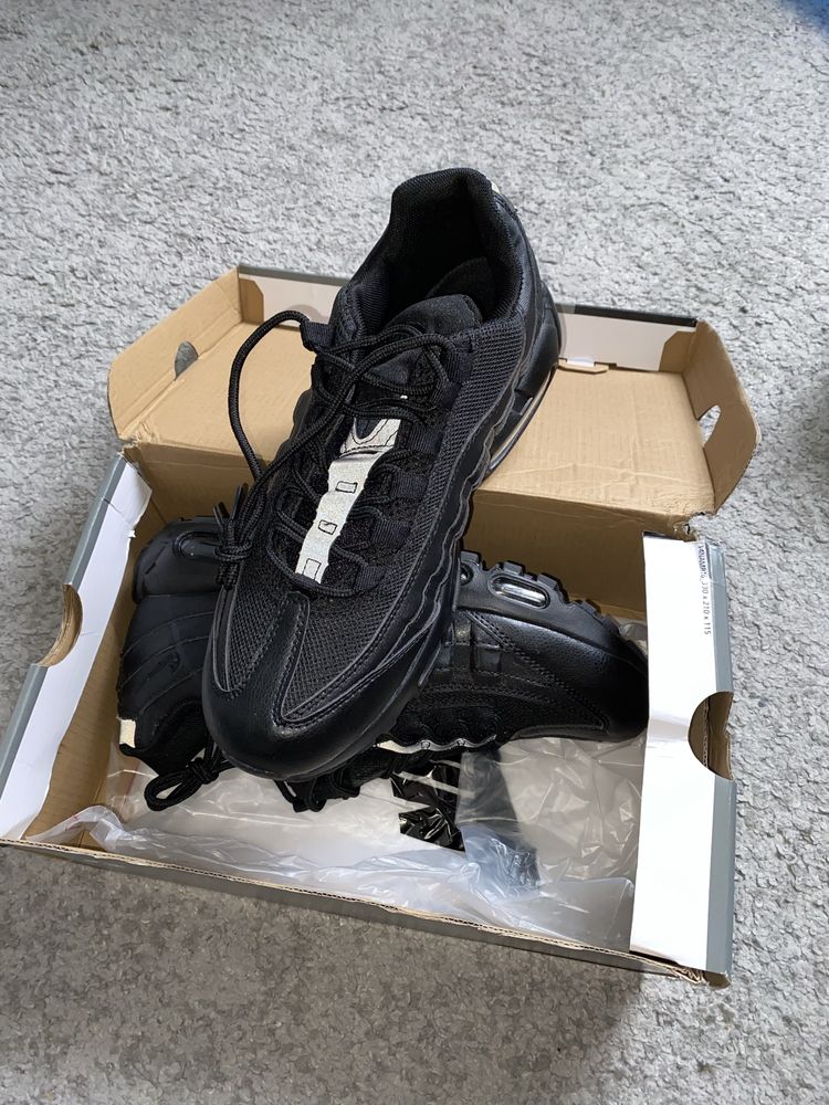 Air max 95 triple black