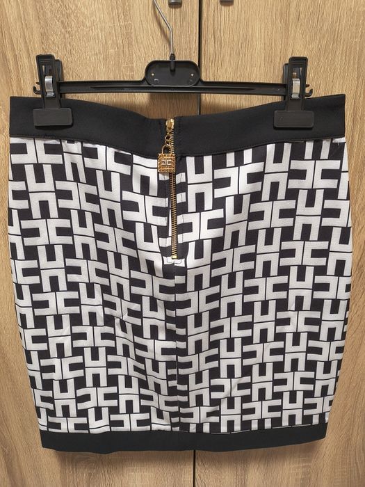 Елегантен дамски костюм