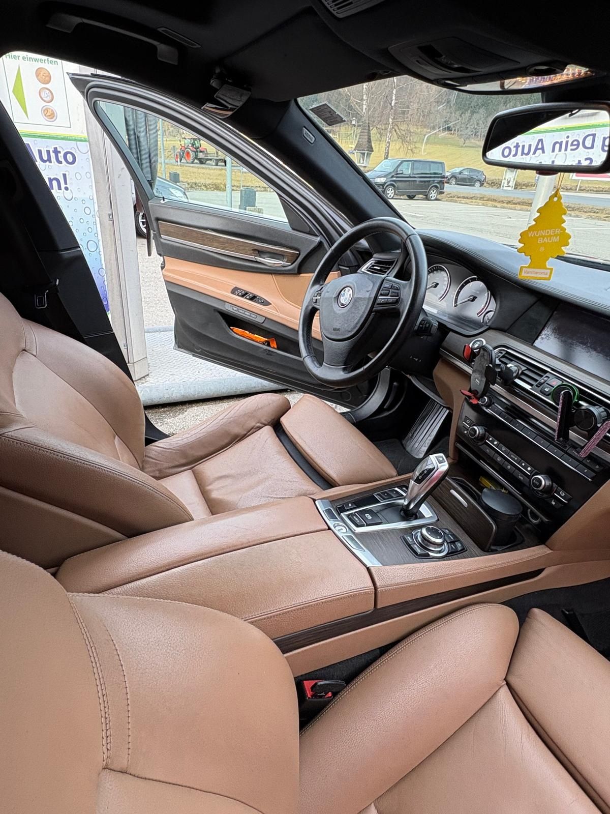 BMW seria 7, 740d