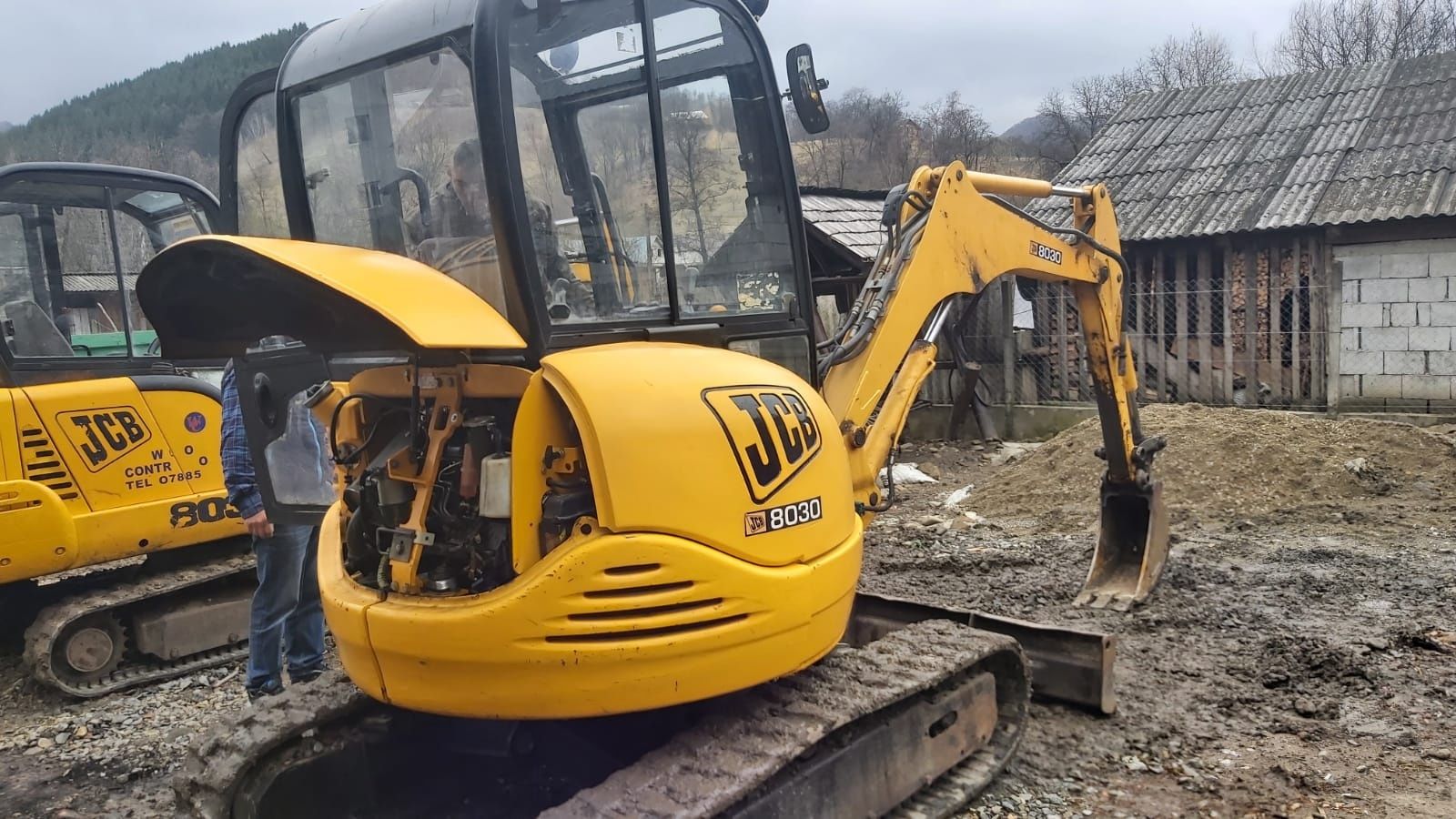 Execut săpături,  temelii,șanțuri cu miniexcavator JCB