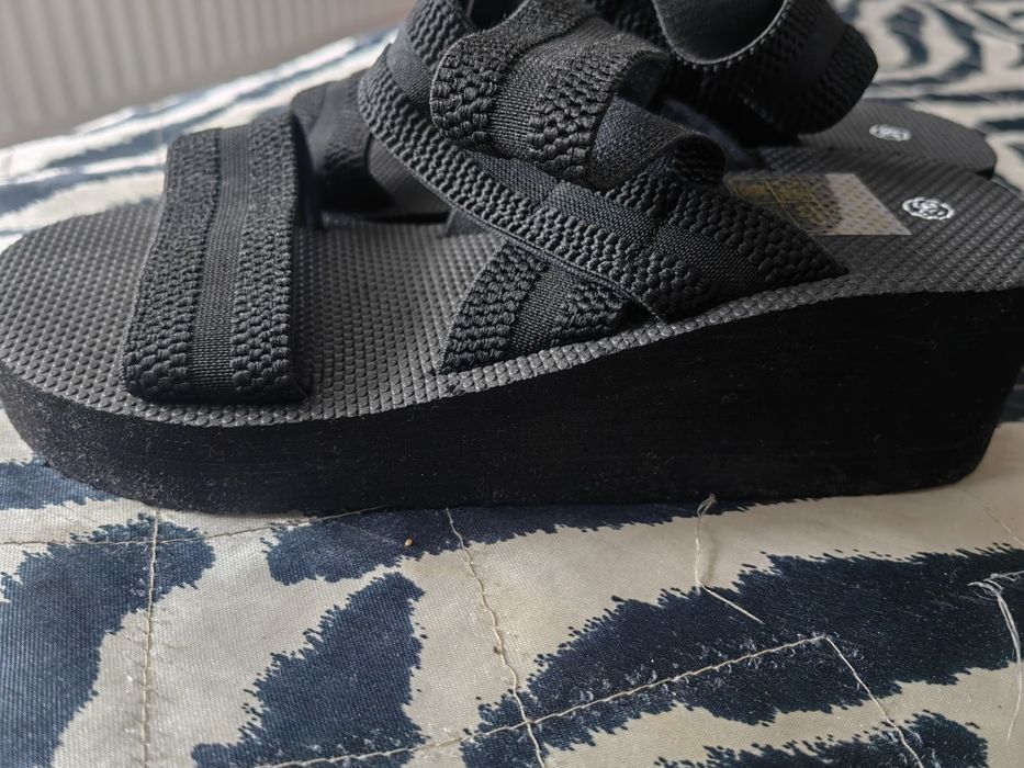 плажни сандали черни