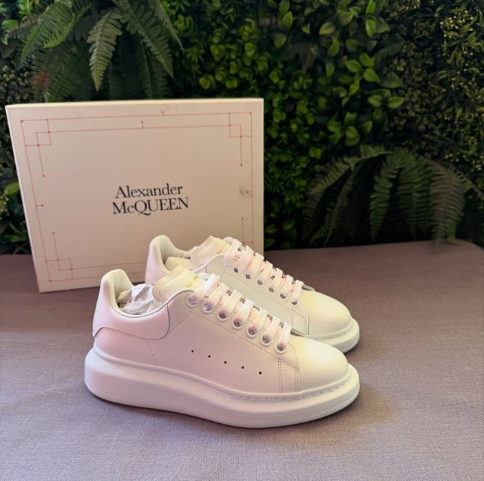 Adidasi din piele naturala Alexander Mcqueen unisex premium clasic.
Ma