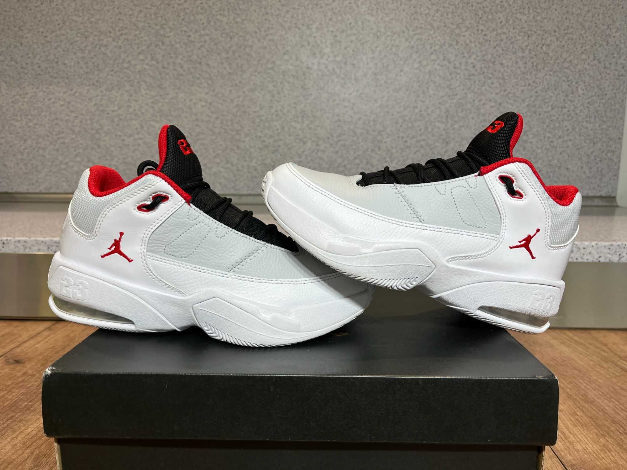 ОРИГИНАЛНИ *** Jordan Max Aura 3 White University Red