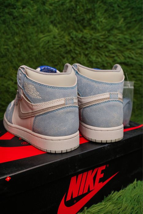 Jordan 1 Retro High OG Hyper Royal