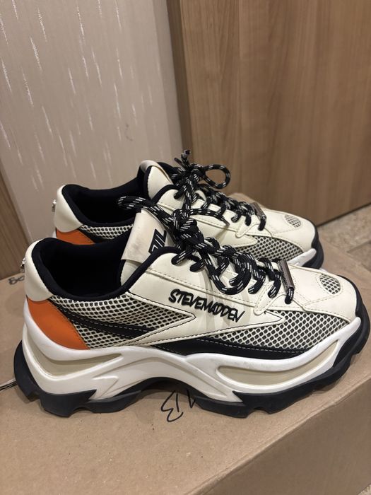 Сникърси Steve Madden